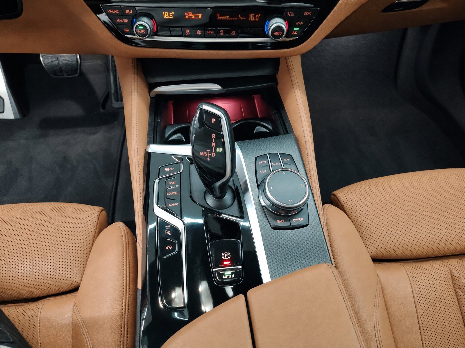 2021 BMW Serija 5 — fotografija 28