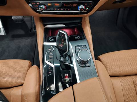 2021 BMW Serija 5 — sličica 28