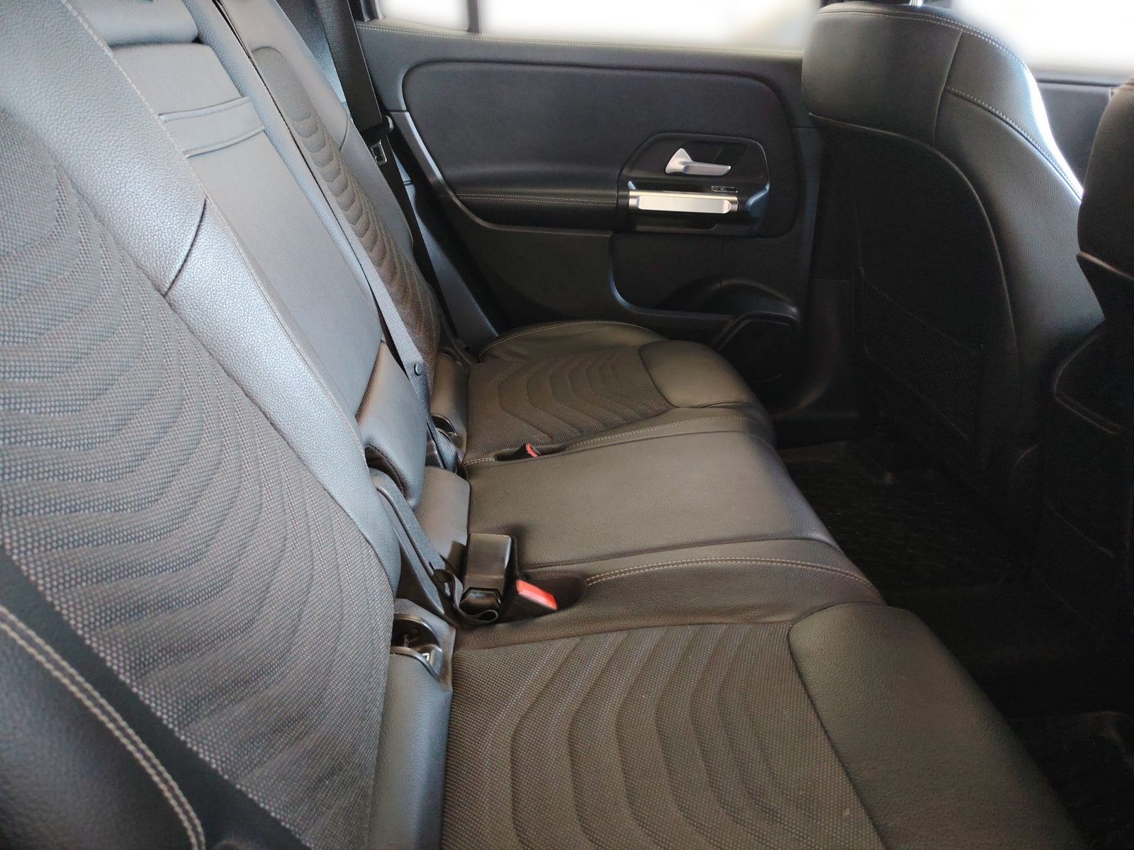2023 Mercedes-Benz GLB — fotografija 20