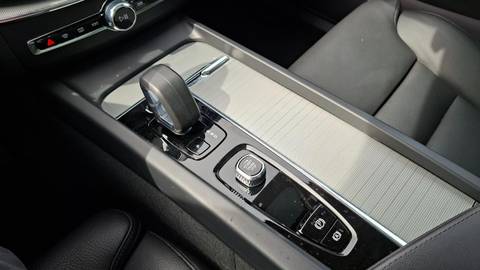 2023 Volvo XC60 — sličica 19