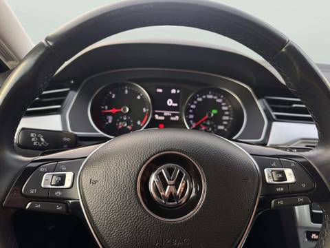 2019 Volkswagen Passat — sličica 9