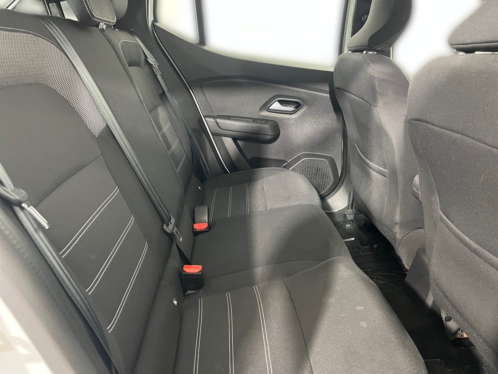 2022 Dacia Sandero — fotografija 19
