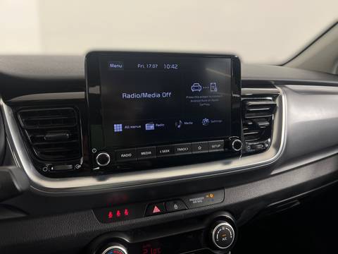 2022 Kia Stonic — sličica 18
