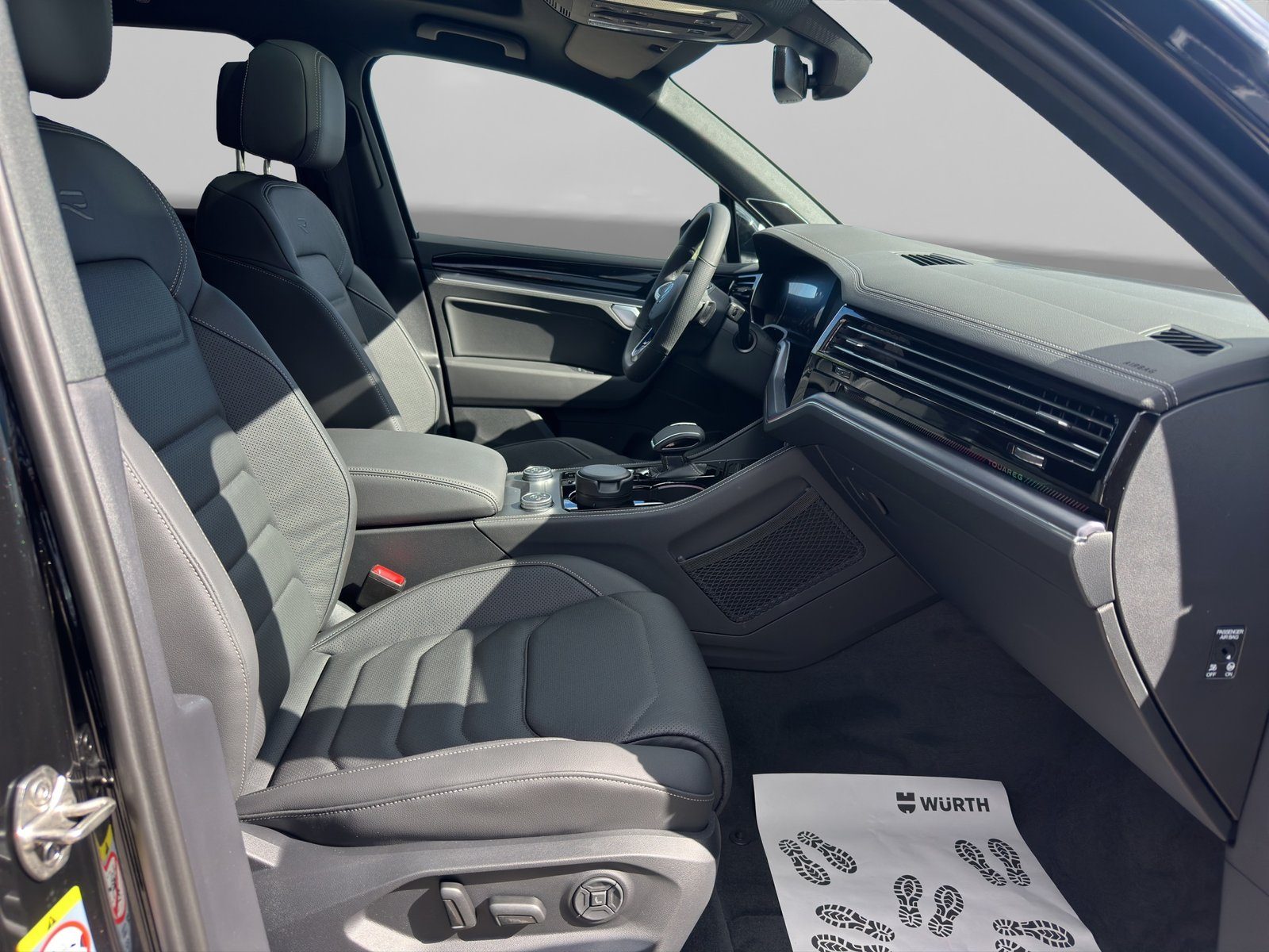 2025 Volkswagen Touareg — fotografija 16