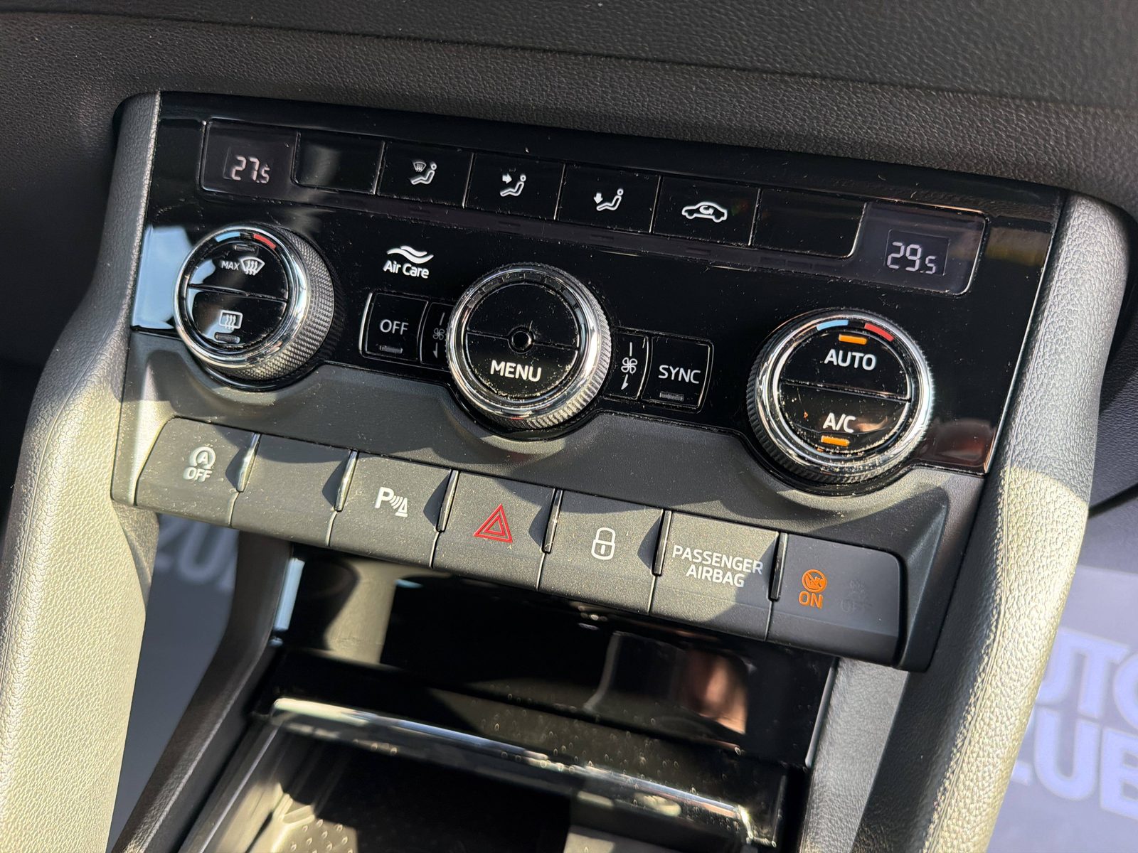 2023 Škoda Karoq — fotografija 26