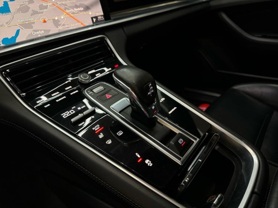 2018 Porsche Panamera — fotografija 11