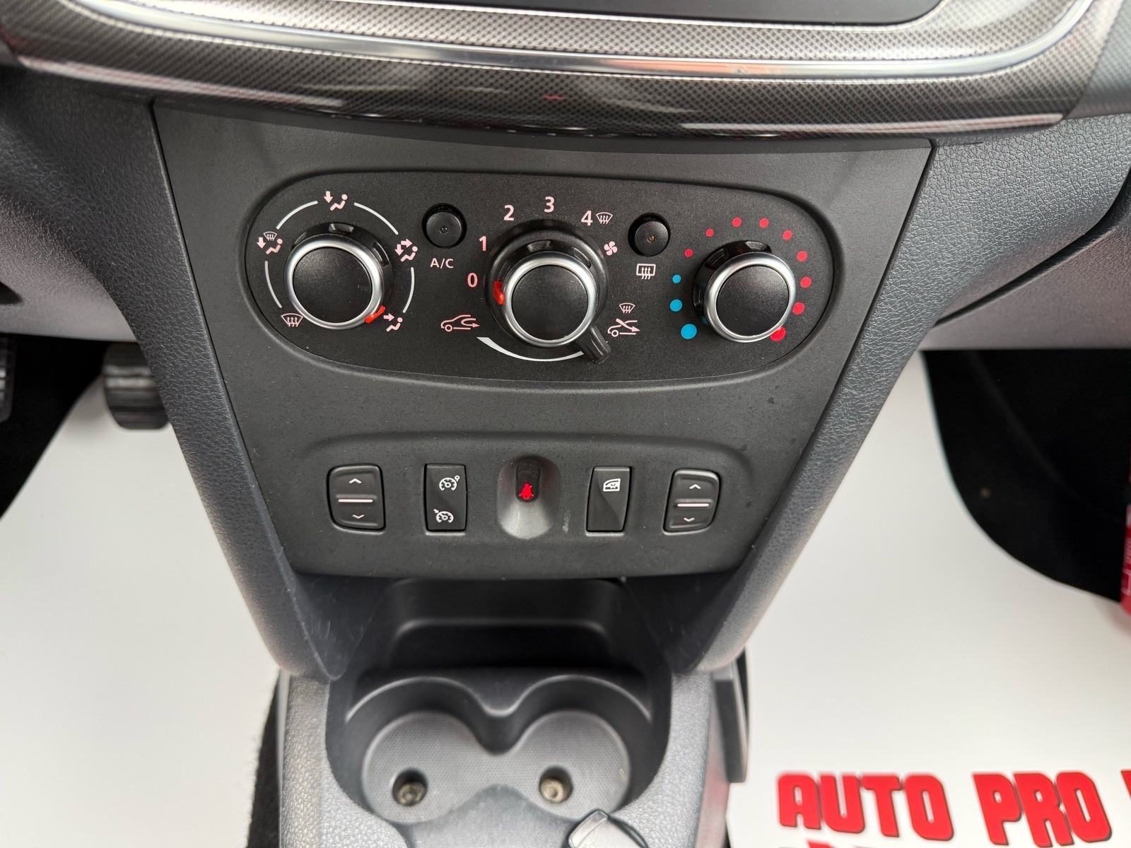 2018 Dacia Sandero — fotografija 15