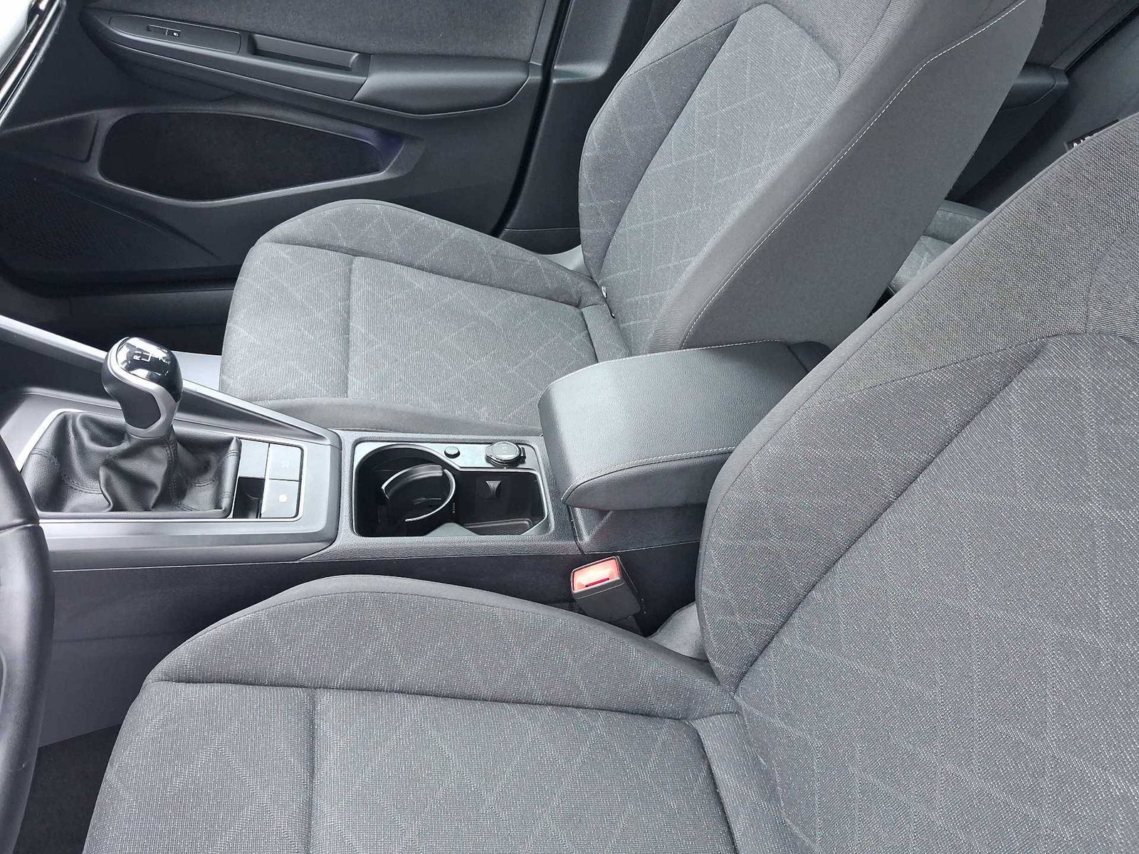 2024 Volkswagen Golf — fotografija 18