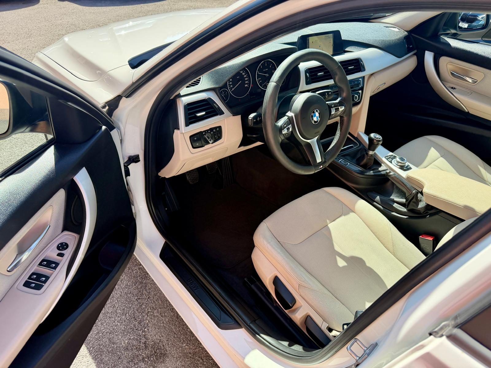2015 BMW Serija 3 — fotografija 13