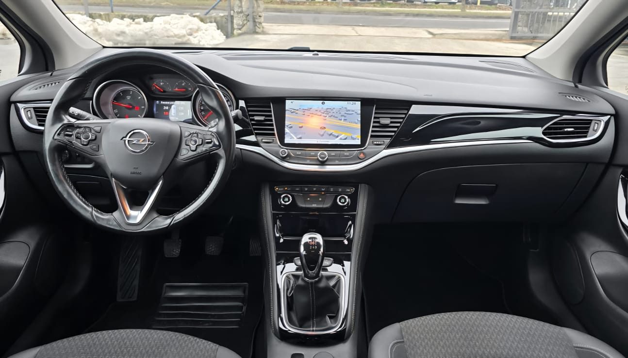 2017 Opel Astra — fotografija 3