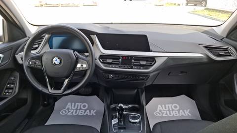 2022 BMW Serija 1 — sličica 11