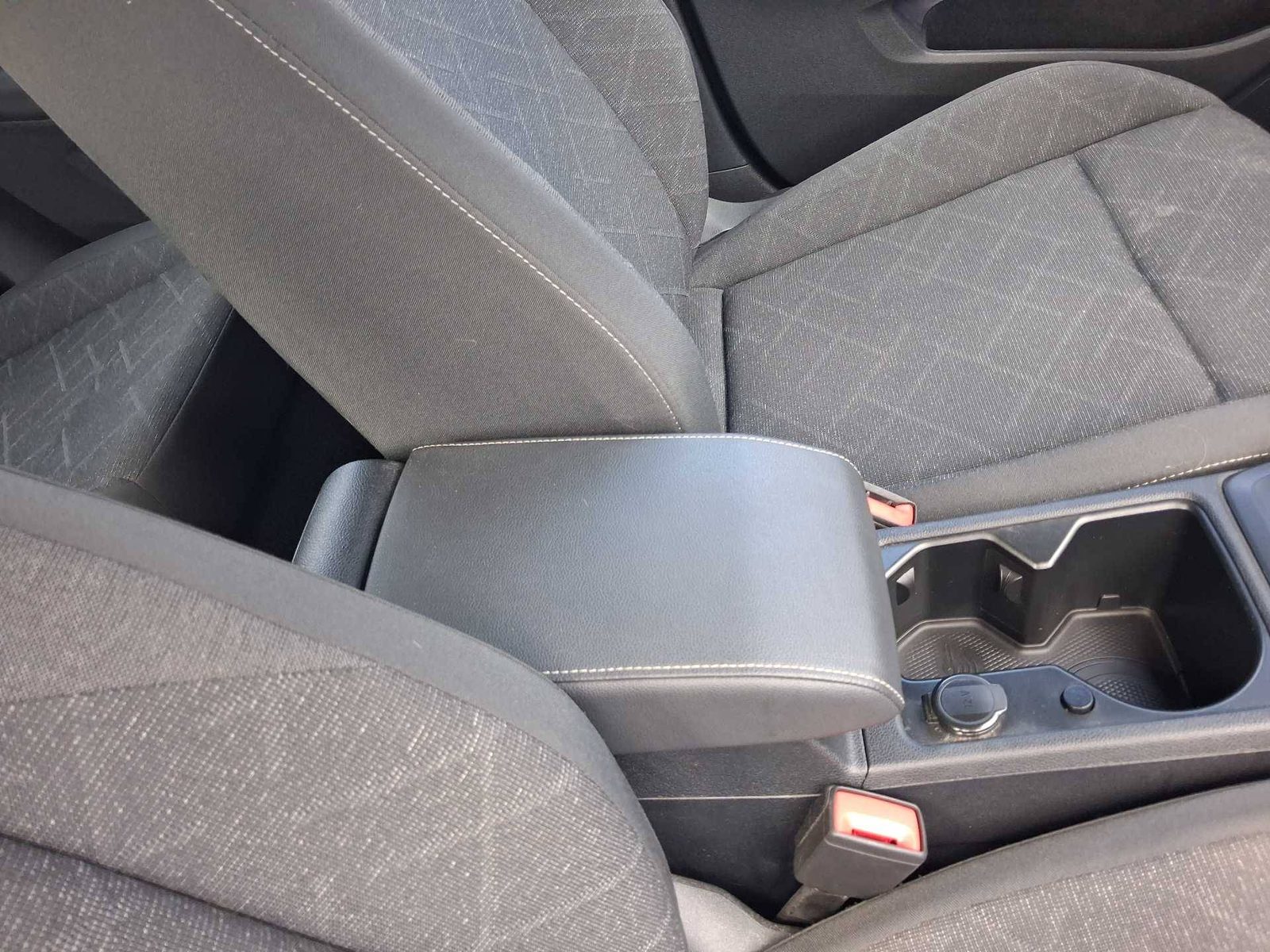 2024 Volkswagen Golf — fotografija 16