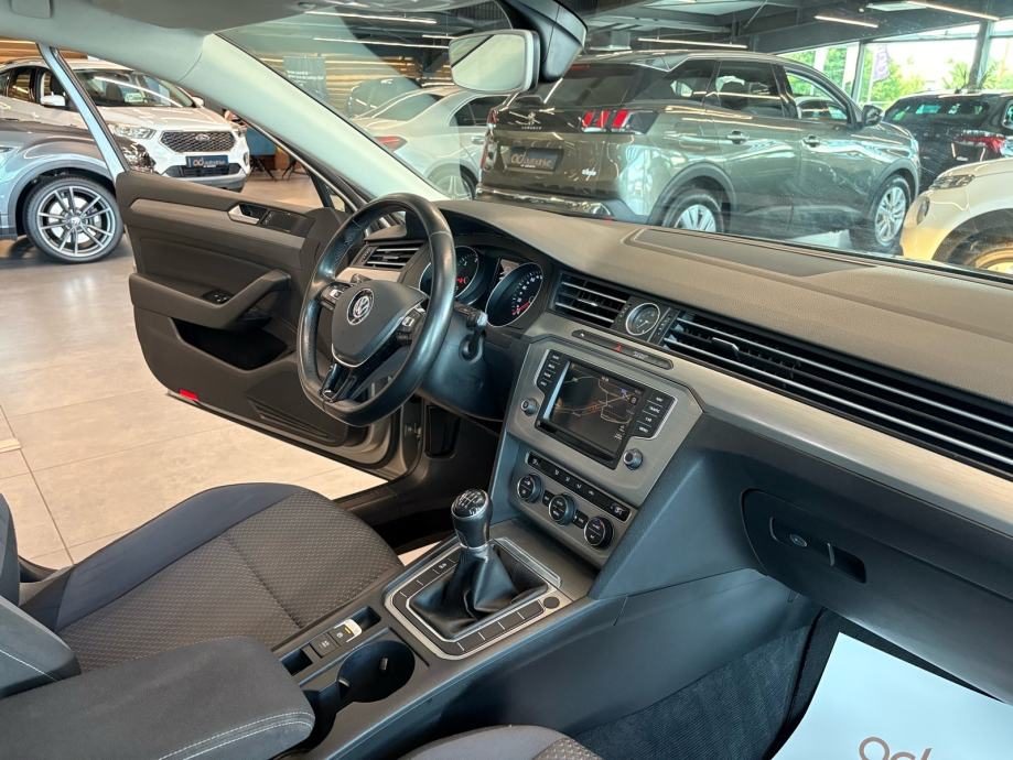 2015 Volkswagen Passat — fotografija 22
