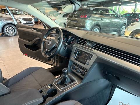 2015 Volkswagen Passat — sličica 22