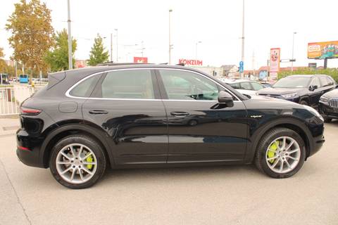 2021 Porsche Cayenne — sličica 4