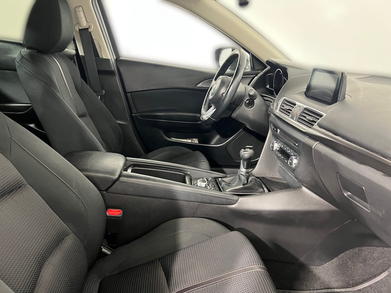 2017 Mazda 3 — fotografija 22