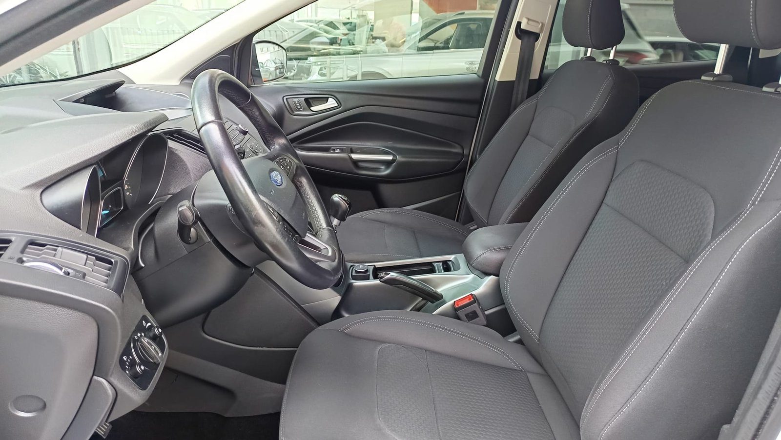 2017 Ford Kuga — fotografija 10