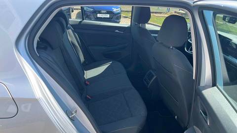 2023 Volkswagen Golf — sličica 10