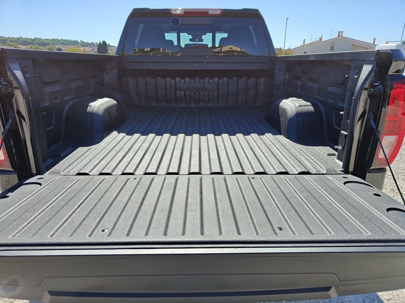 2025 GMC Sierra — fotografija 10