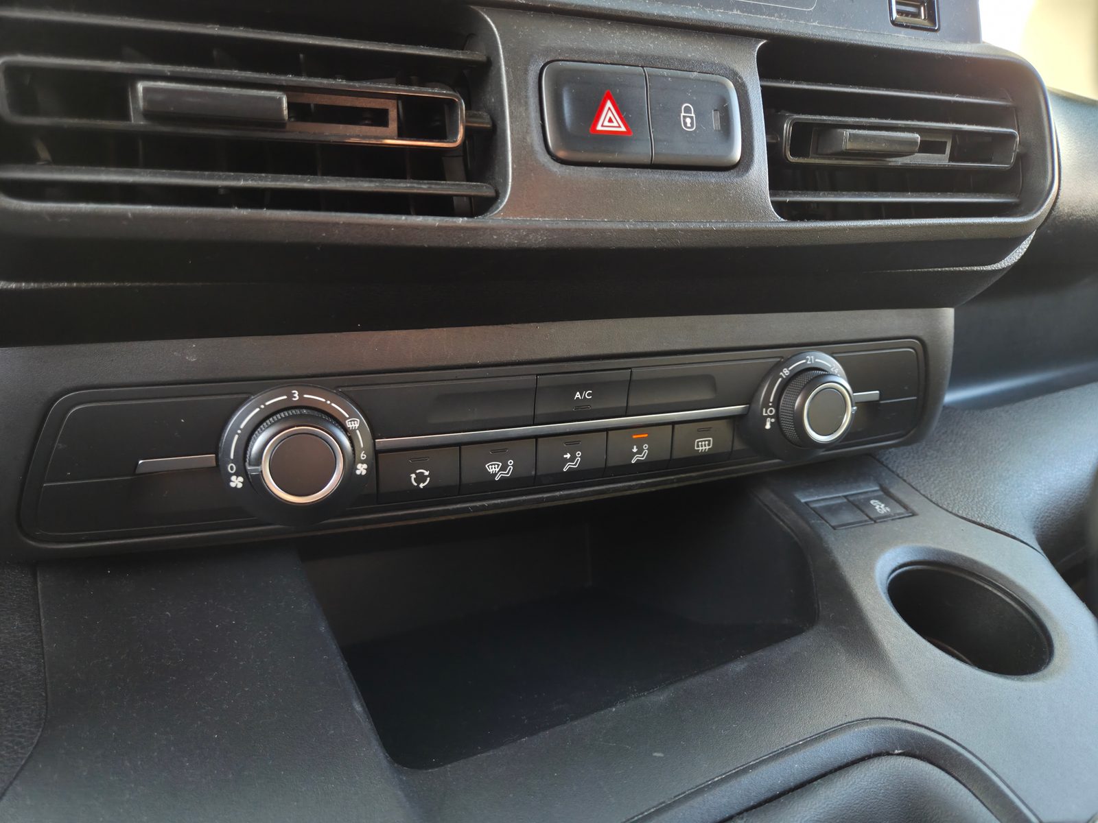 2020 Opel Combo — fotografija 10