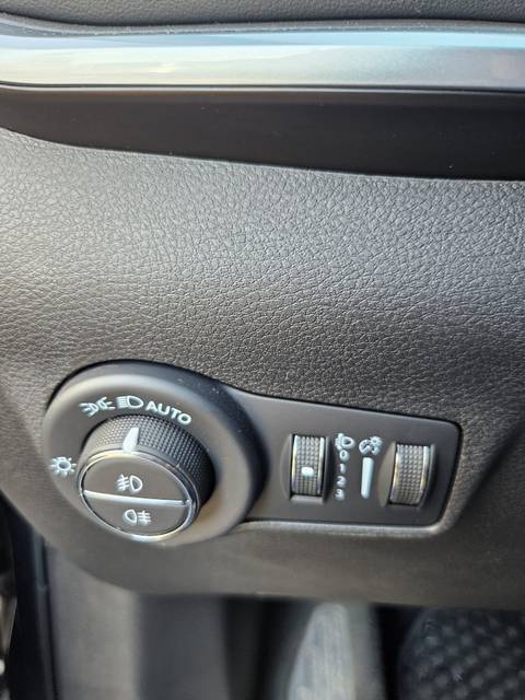2023 Jeep Compass — sličica 17