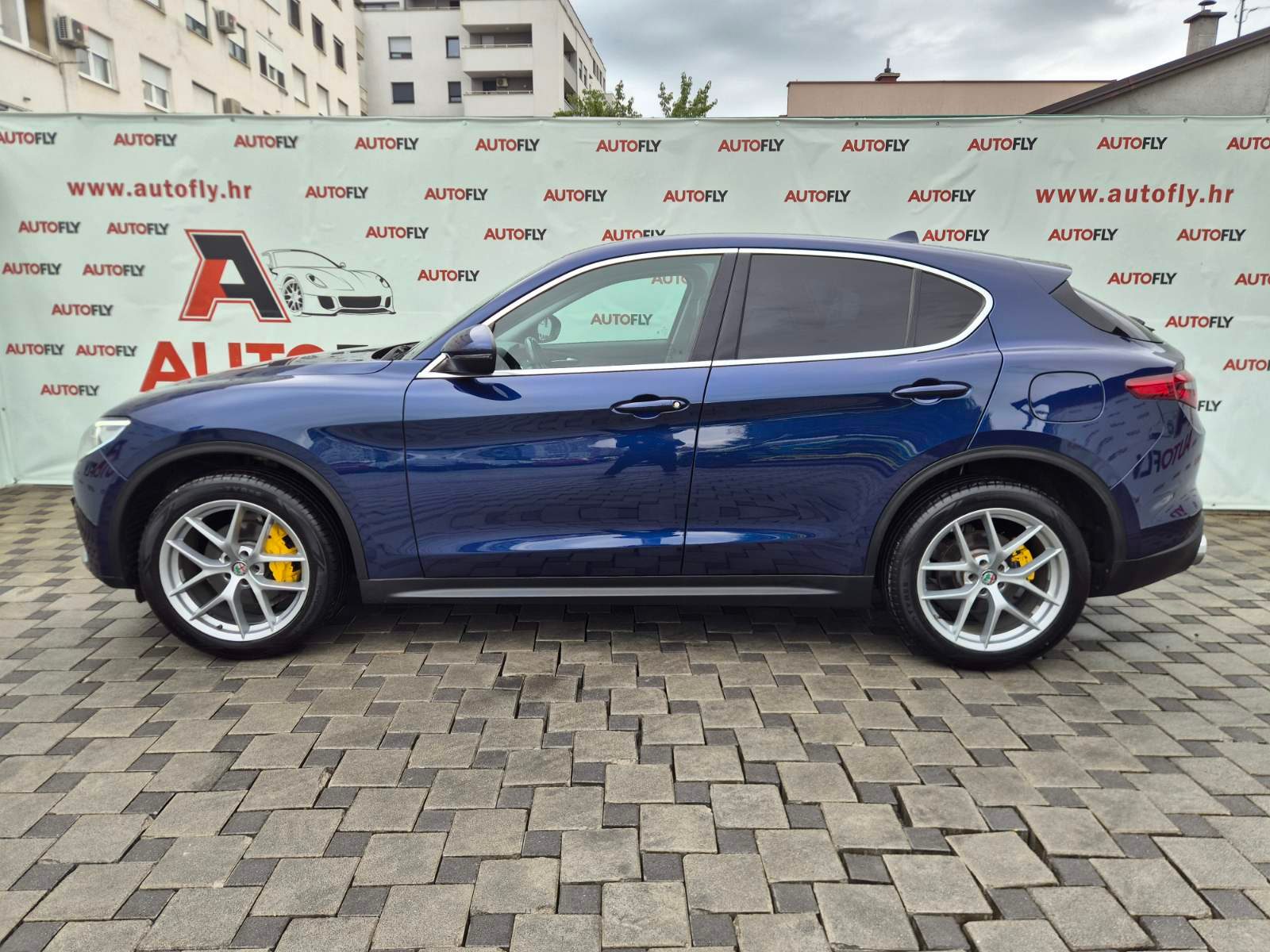 2017 Alfa Romeo Stelvio — fotografija 4