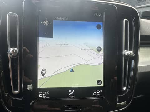 2020 Volvo XC40 — sličica 11
