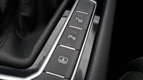 2021 Volkswagen Passat — sličica 18