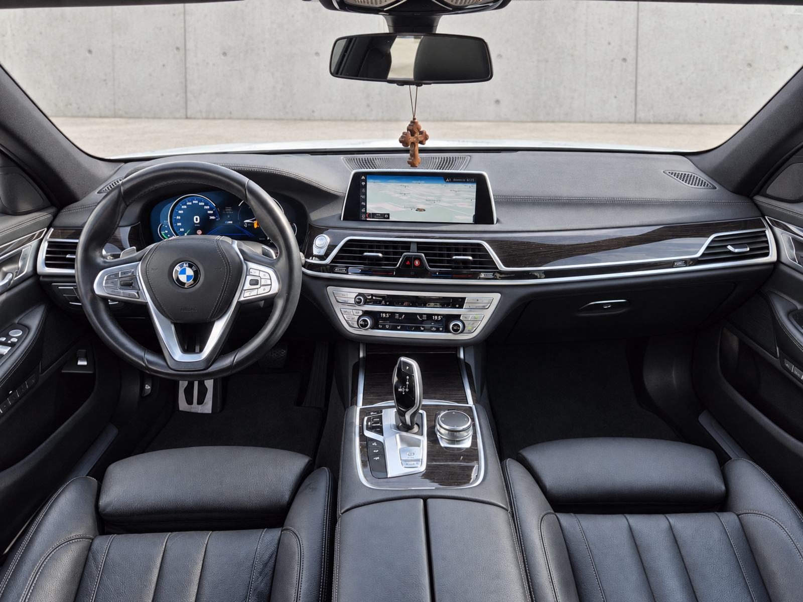 2017 BMW Serija 7 M Sport — fotografija 12