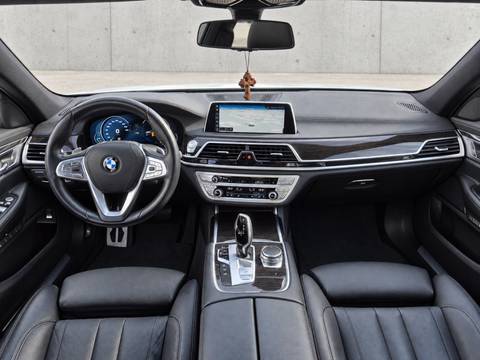 2017 BMW Serija 7 M Sport — sličica 12
