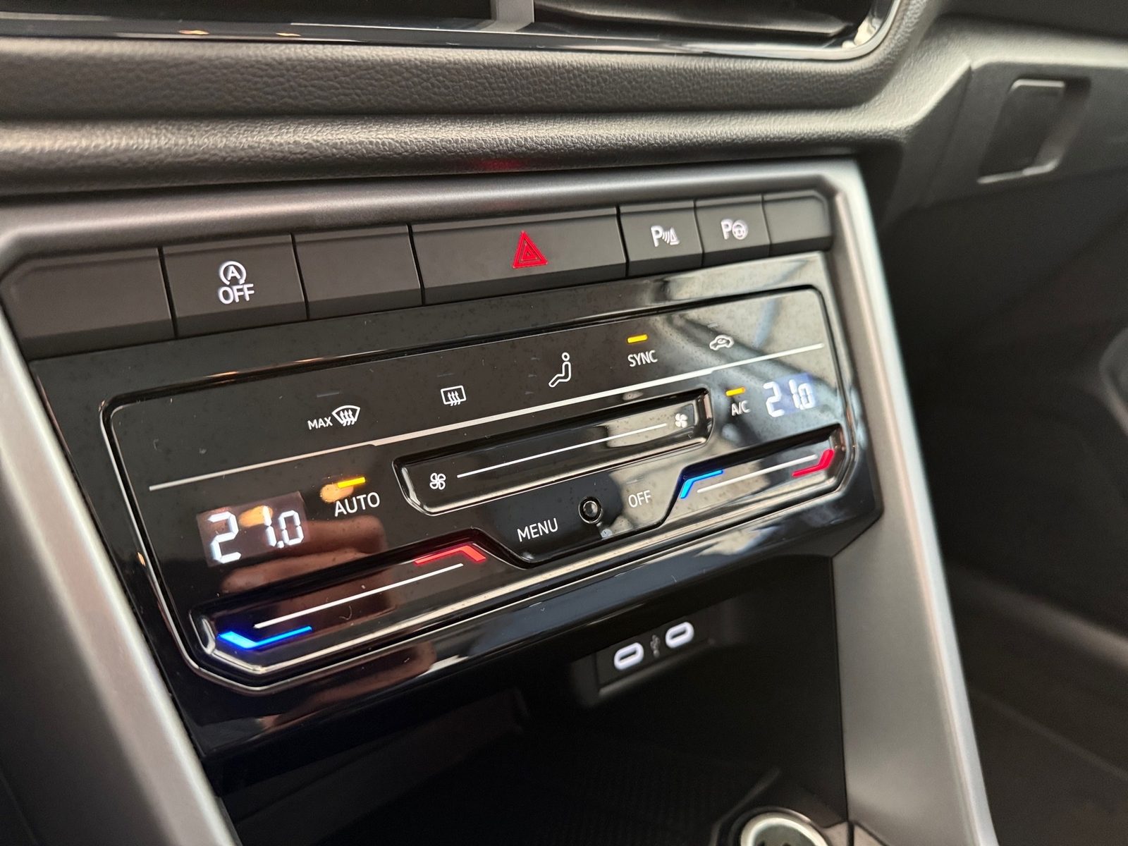 2023 Volkswagen T-Roc — fotografija 27