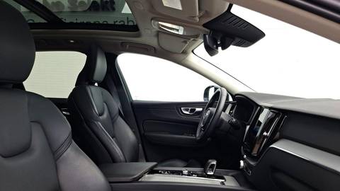 2023 Volvo XC60 — sličica 6