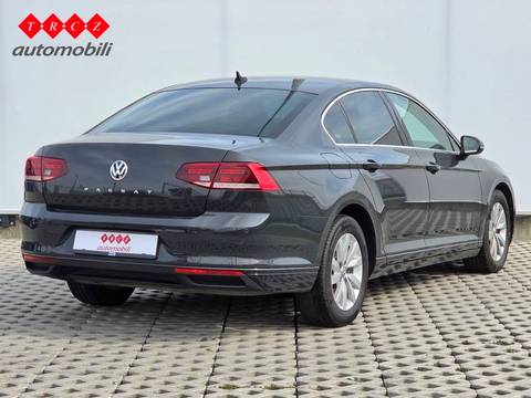 2020 Volkswagen Passat — sličica 4