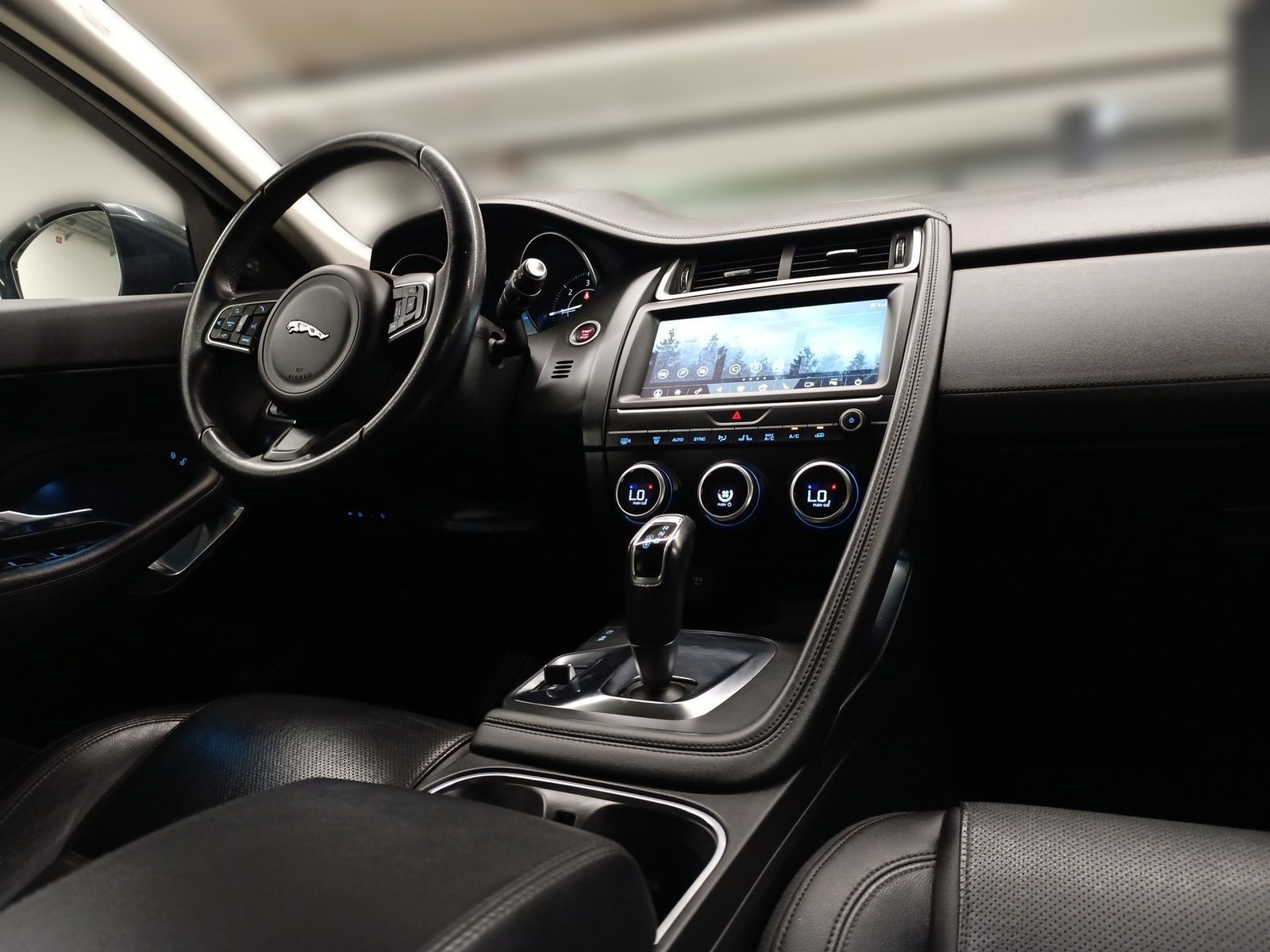 2021 Jaguar E-Pace — fotografija 21