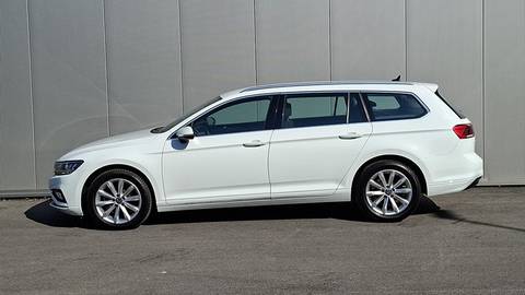 2021 Volkswagen Passat — sličica 2
