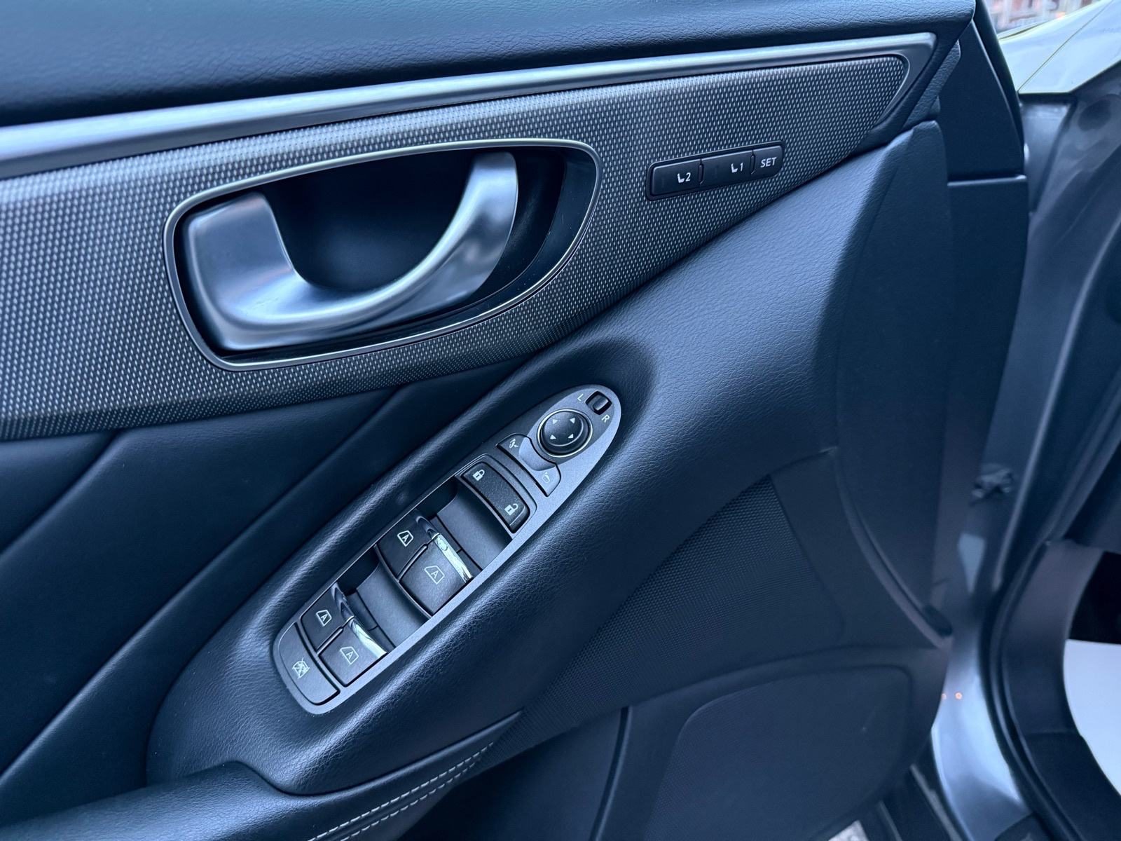 2014 Infiniti Q50 — fotografija 23
