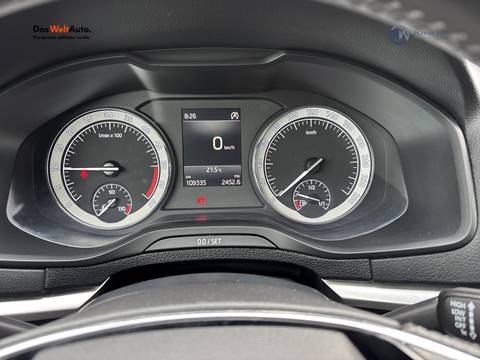 2022 Škoda Karoq — sličica 15