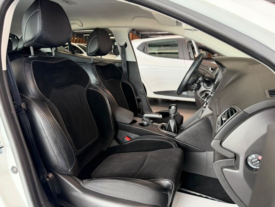 2017 Renault Megane — fotografija 23