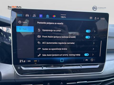 2025 Volkswagen Golf — sličica 17