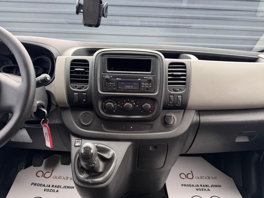 2015 Renault Trafic — fotografija 18