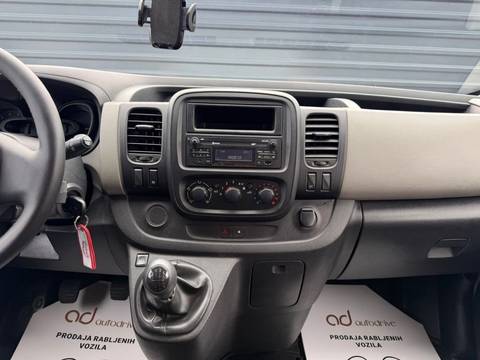 2015 Renault Trafic — sličica 18