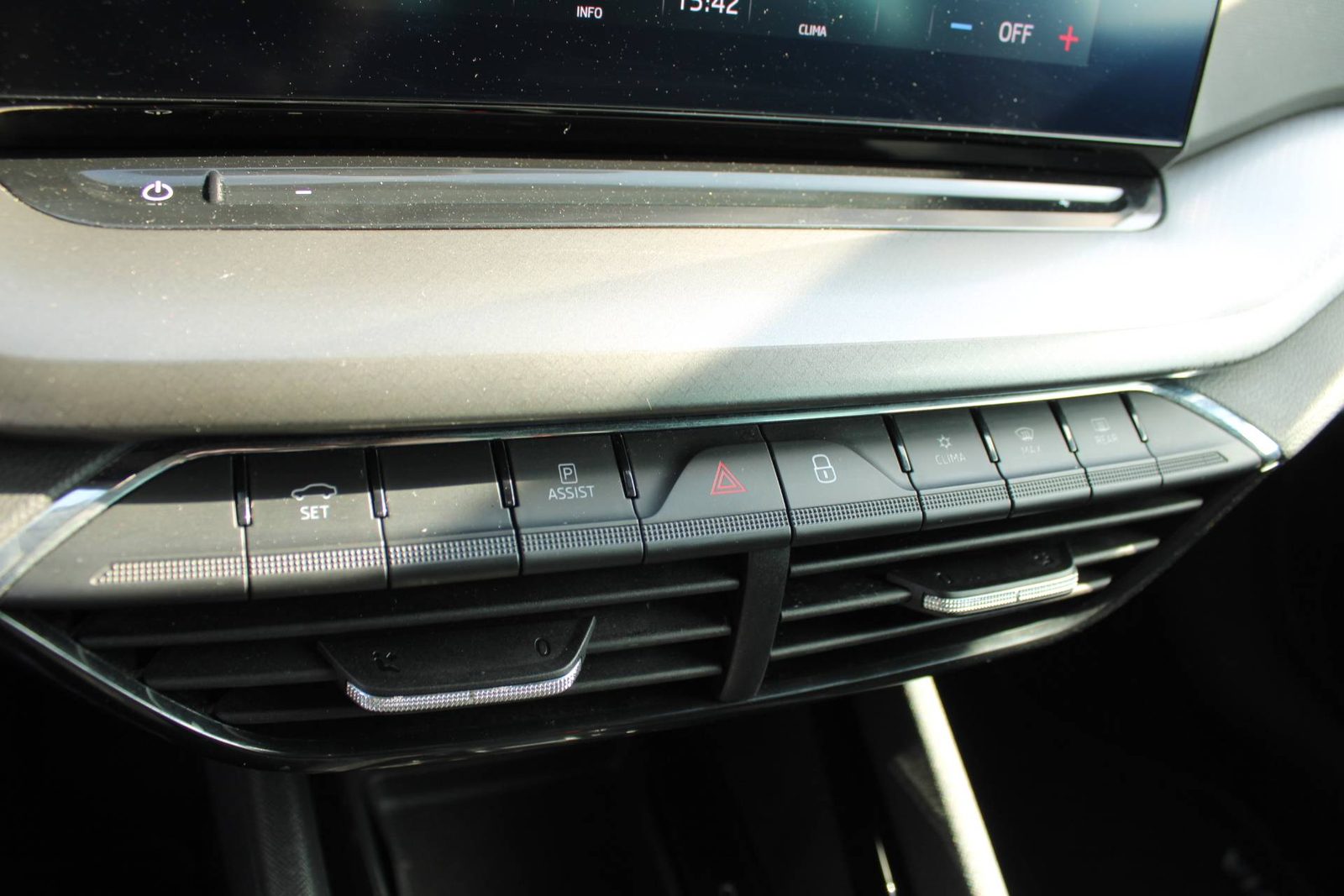 2023 Škoda Octavia Combi — fotografija 18