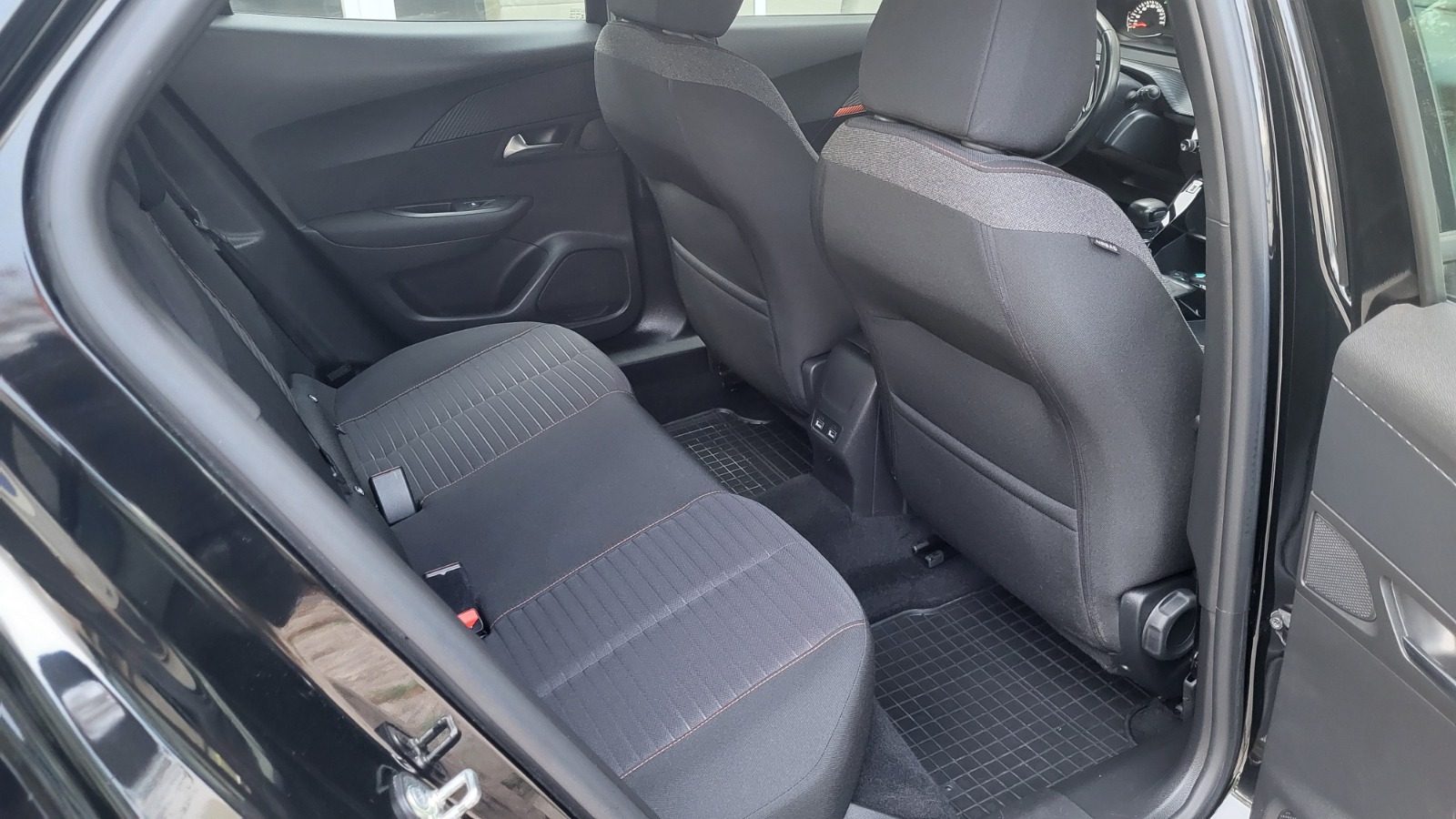 2020 Peugeot 2008 — fotografija 25