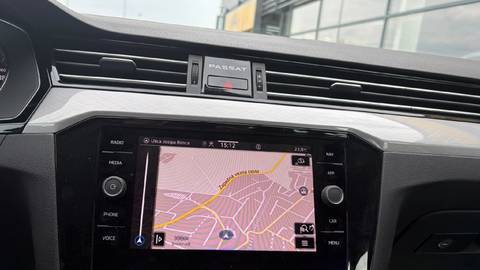 2022 Volkswagen Passat — sličica 25
