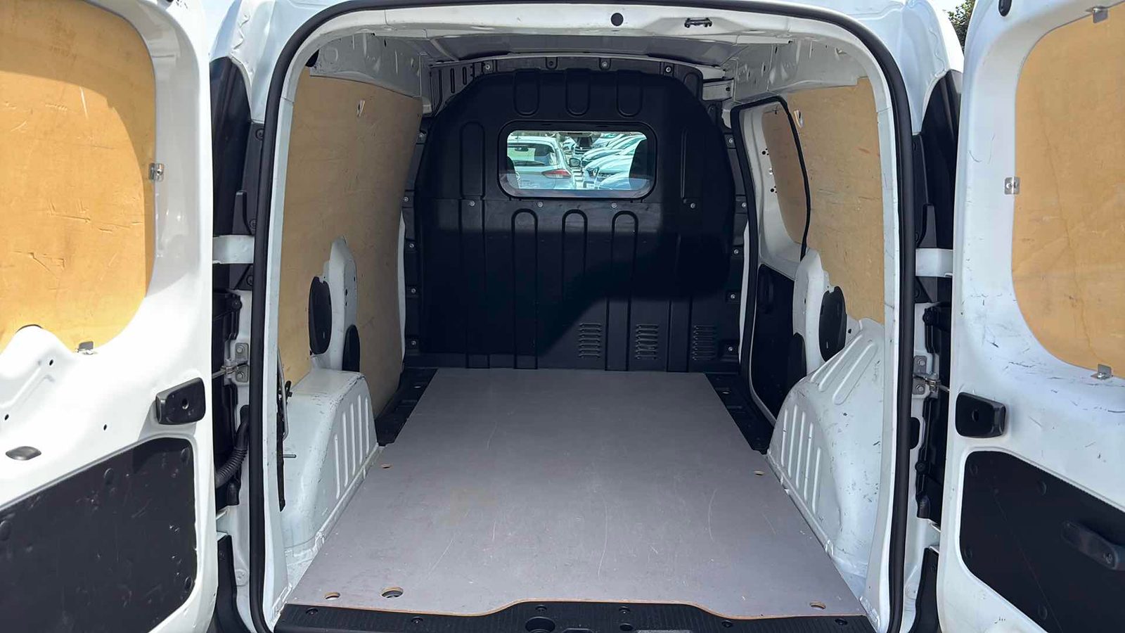 2022 Renault Express — fotografija 12