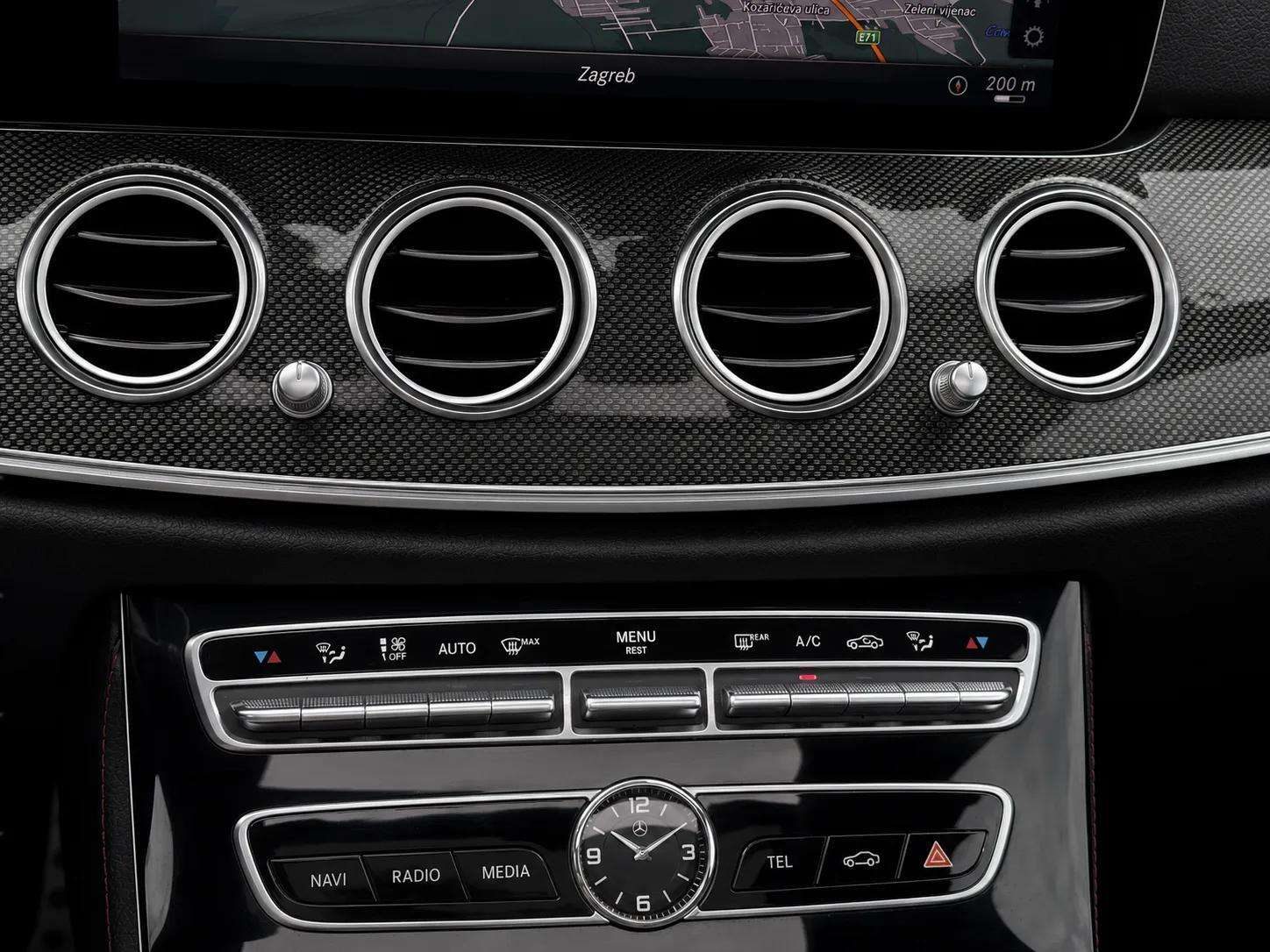 2017 Mercedes-Benz E-klasa — fotografija 22