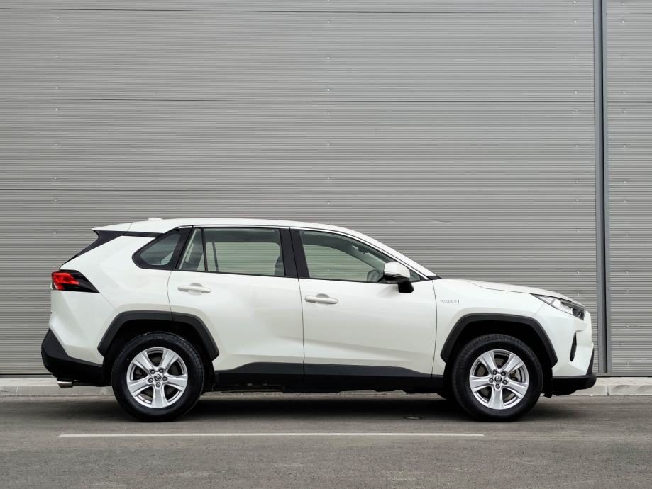 2021 Toyota RAV4 — fotografija 11