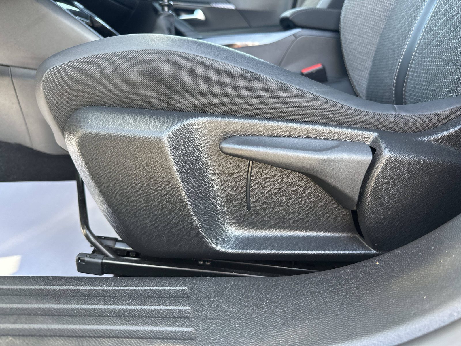 2025 Peugeot 2008 — fotografija 24