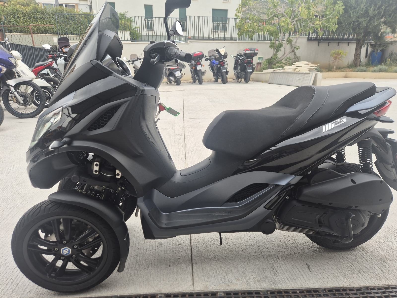 2023 Piaggio MP3 300 — fotografija 15