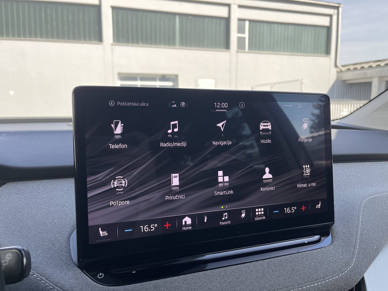 2022 Škoda Enyaq — fotografija 28